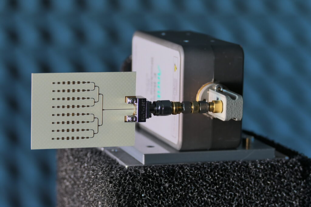 Planares 60 GHz Antennenarray für Infrastruktur-Radarsensoren